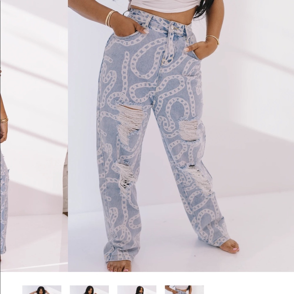 Chained in denim jeans - Picture 3 of 5